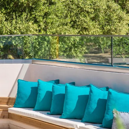 Aphrodite & - 140m From The Beach, By Zantewize Aparthotel